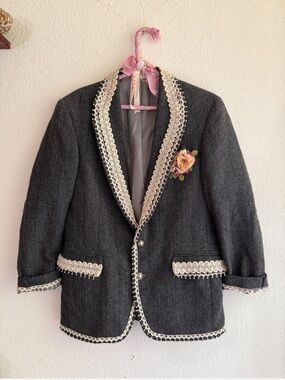 True-Vintage 80s Dark Gray Herringbone Oversized Blazer with Cream Lace Trim